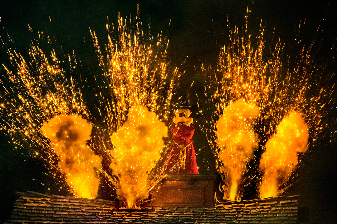 FM DESTINATION DLPARK FANTASMIC