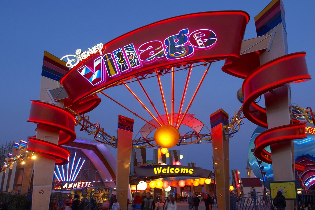 FM DISNEY VILLAGE ENTRANCE