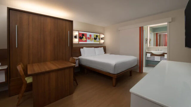 FM DESTINATION POPCENTURY ROOM1